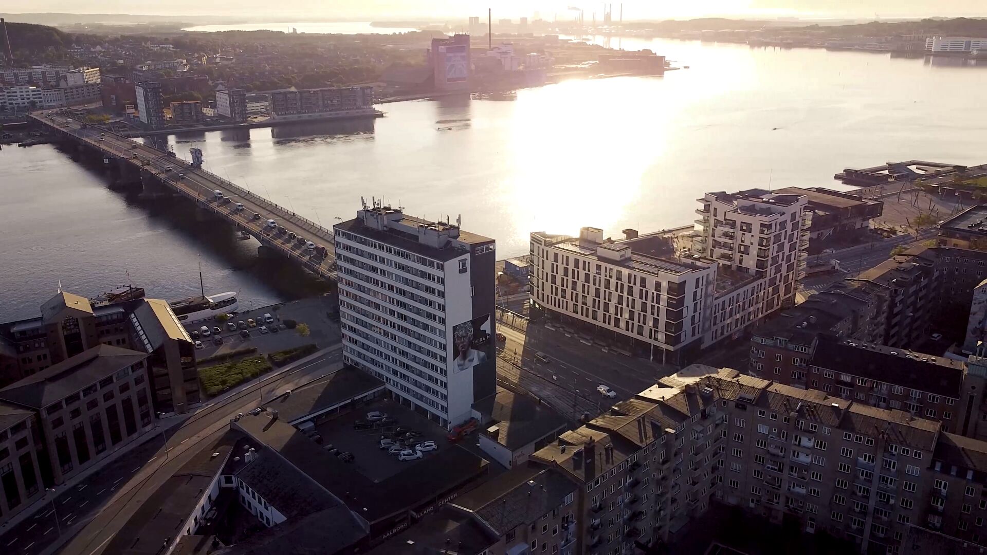Procesvideo: Fra tom facade til færdigt vægmaleri